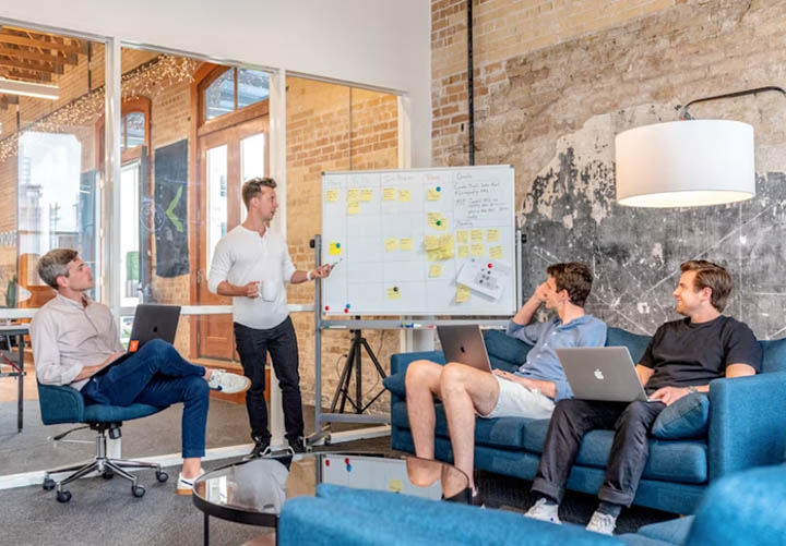 手工羽毛扇網(wǎng)站如何憑借傳統(tǒng)工藝傳承擴大流量？同行都是怎么做的？