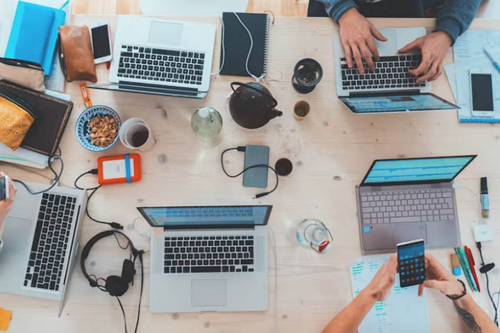 手工羽毛扇網(wǎng)站如何憑借傳統(tǒng)工藝傳承擴(kuò)大流量？同行都是怎么做的？