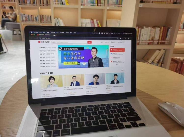 手工羽毛扇網(wǎng)站如何憑借傳統(tǒng)工藝傳承擴(kuò)大流量？同行都是怎么做的？