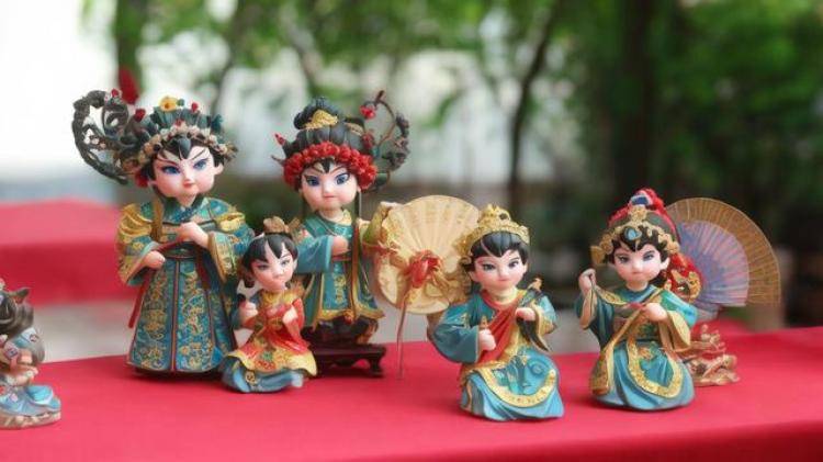 手工羽毛扇網(wǎng)站如何憑借傳統(tǒng)工藝傳承擴(kuò)大流量？同行都是怎么做的？