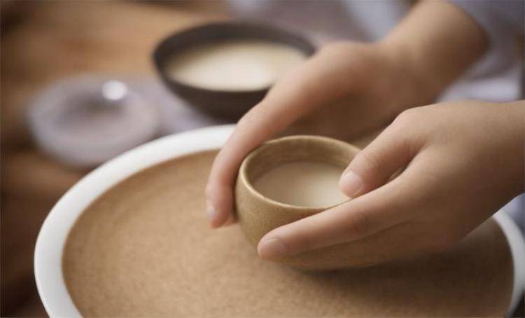 手工羽毛扇網(wǎng)站如何憑借傳統(tǒng)工藝傳承擴大流量？同行都是怎么做的？